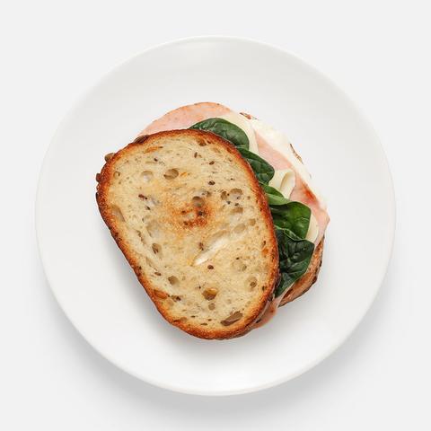 Изображение товара Сэндвич Red Box с ветчиной, сыром и трюфельным соусом 140 г