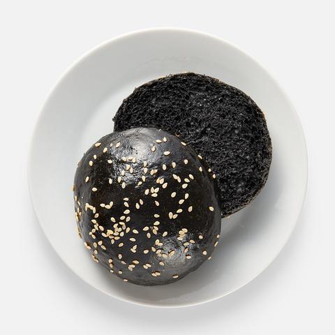 Изображение товара Булочка Самокат, для бургера, с кунжутом, чёрная, 50 г