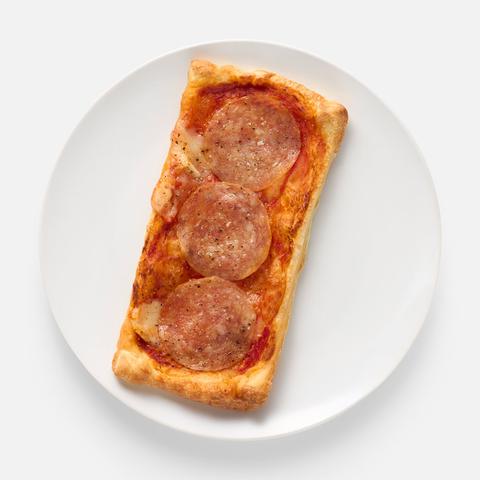 Изображение товара Пиццетта Римская, из слоёного теста, с пепперони и сыром, 110 г