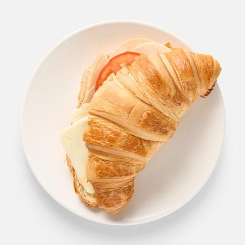 Изображение товара Круассан Самокат с куриной ветчиной и моцареллой 155 г