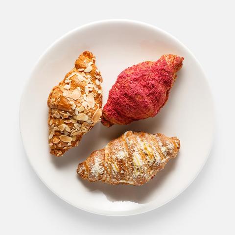 Изображение товара Коллекция круассанов Самокат, с миндалём, с малиной и с солёной карамелью, 3 шт., 180 г