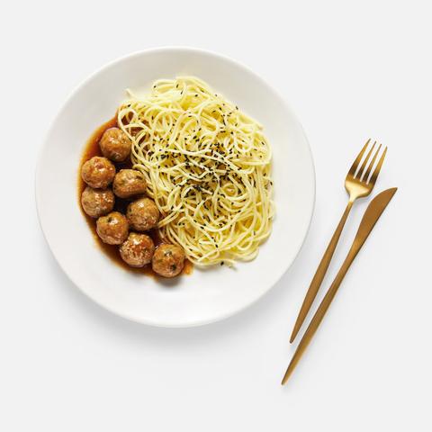 Изображение товара Куриные фрикадельки Самокат х Шеф Емельяненко в устричном соусе с лапшой 220 г