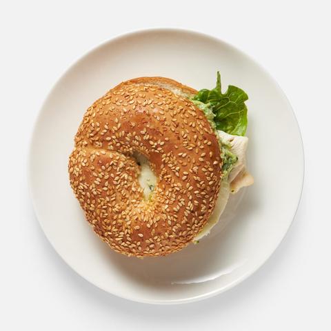 Изображение товара Чикенбейгл Йуми 130 г - сэндвич с курицей и овощами