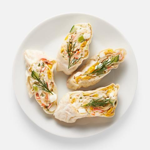 Изображение товара Ролл Самокат с крабовыми палочками 120 г быстрый перекус