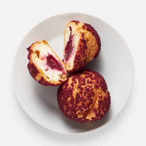 Изображение товара Пирожное Шу Самокат, с вишней, 100 г