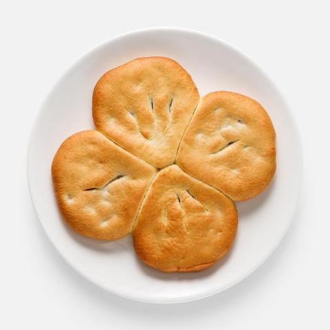 Изображение товара Пирог Самокат с курицей и грибами или мясом и картофелем 200 г