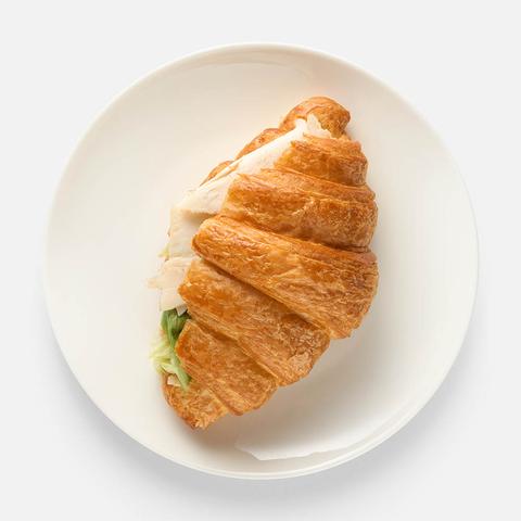 Изображение товара Круассан Самокат с курицей и салатом цезарь 115 г вкусное готовое блюдо