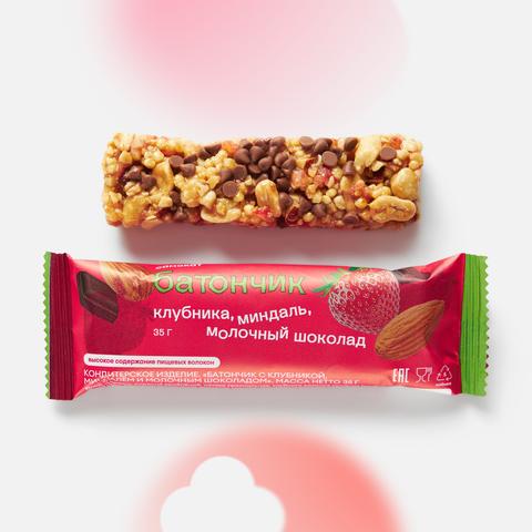 Изображение товара Батончик Самокат клубника с миндалем и молочным шоколадом 35 г